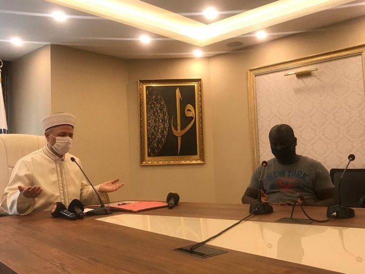 Türkiye’ye okumak için gelen Afrikalı adam Müslüman oldu G4