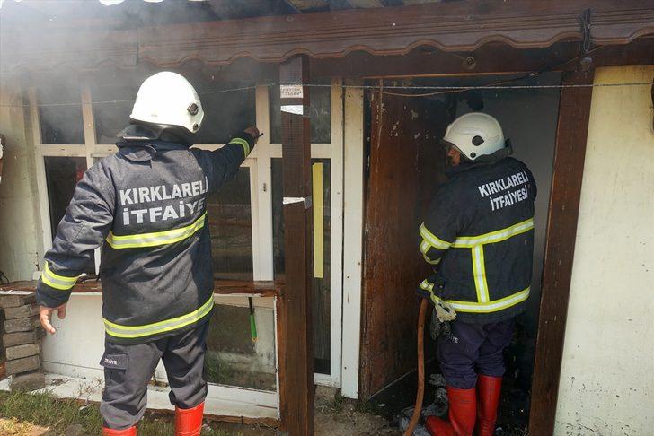 Kırklareli'nde bağ evi yanarak kullanılamaz hale geldi G2