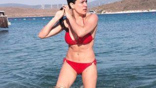 Özge Borak'ın tatil sevinci: Anne babamı kaptım...