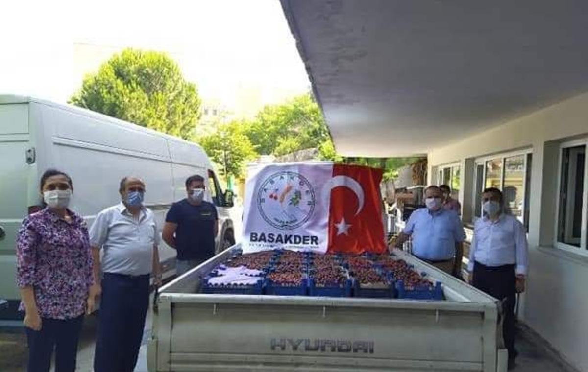 Bursa&rsquo;da sağlık &ccedil;alışanları i&ccedil;in kiraz topladılar