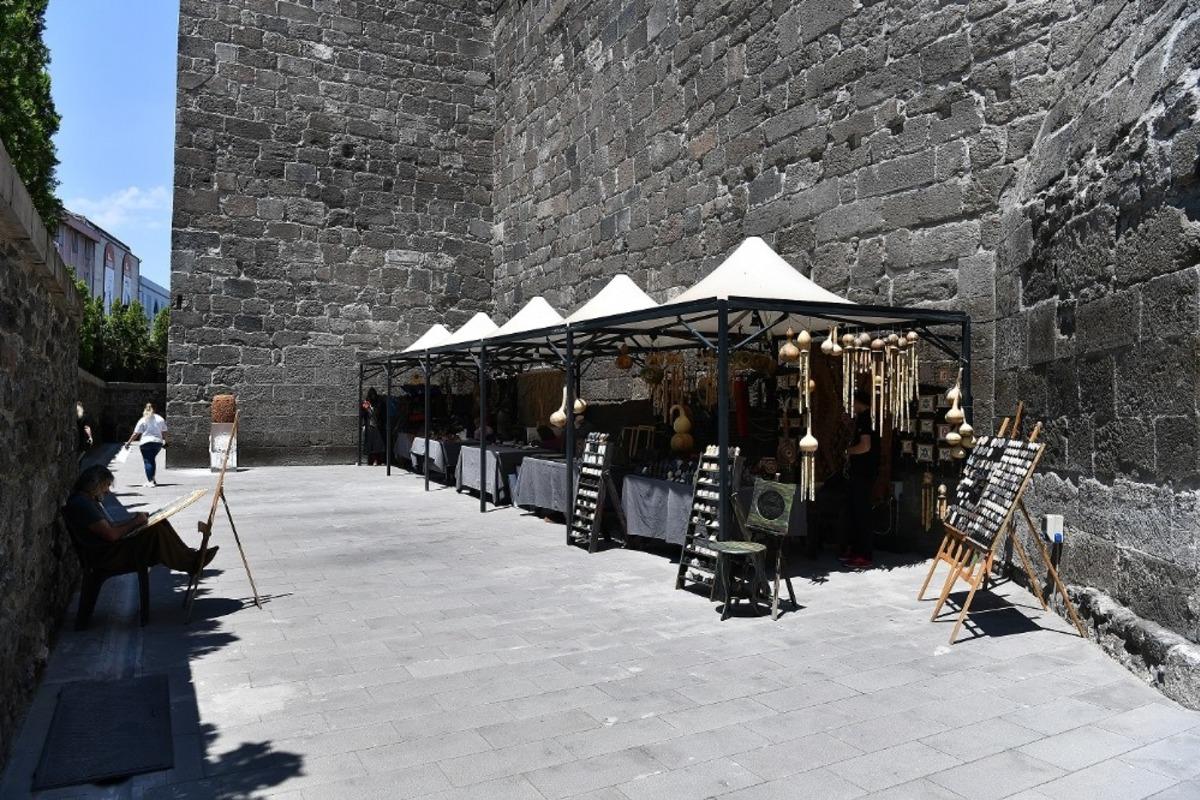 Kayserililer sanat&ccedil;ılar sokağı ile yeniden buluştu