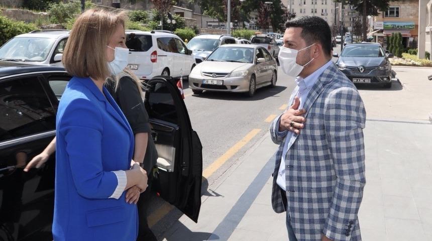 Nevşehir Valisi Becel, Belediye Başkanı Arı&rsquo;yı ziyaret etti