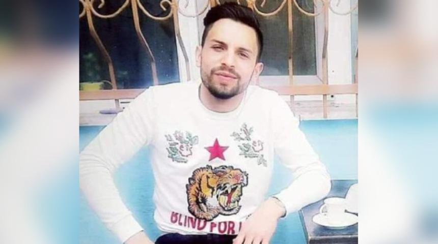 Evinin önünde otururken başından vurularak öldürüldü