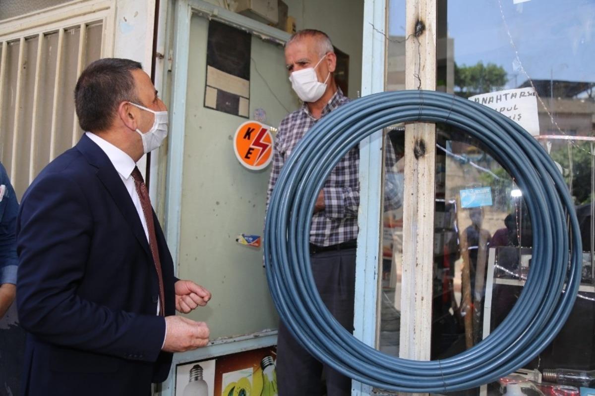 Vali Hacıbektaşoğlu esnaf ve vatandaşları ziyaret etti