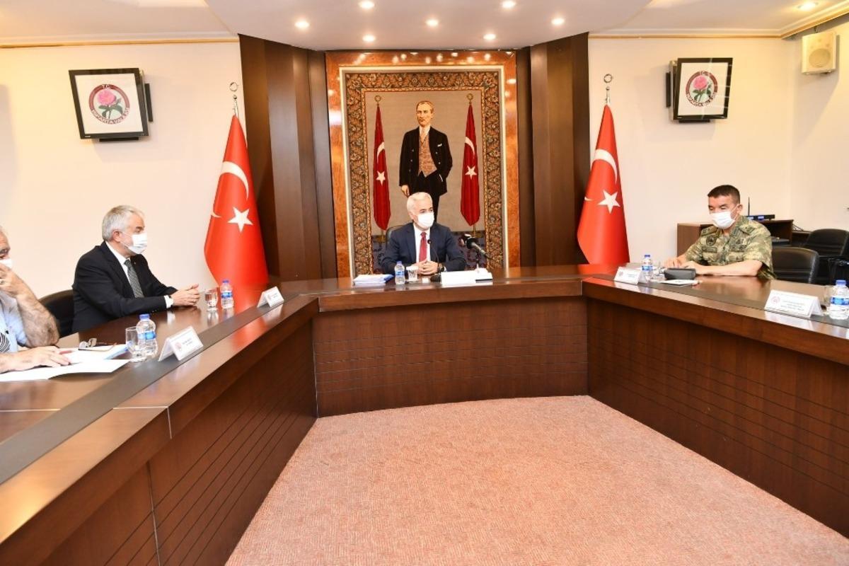 Isparta, Kovid-19 &ouml;nlemleriyle 15 Temmuz&rsquo;a hazırlanıyor