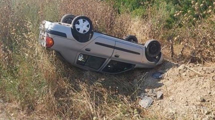 Kontrolden çıkan otomobil tarlaya uçtu: 2 yaralı