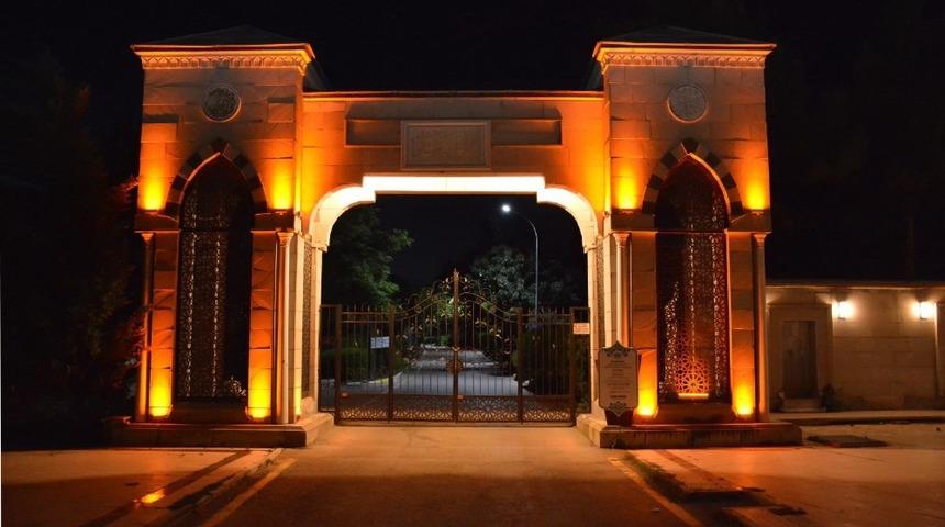 Aksaray&rsquo;da Ervah Kabristanı girişine ışıklandırma sistemi