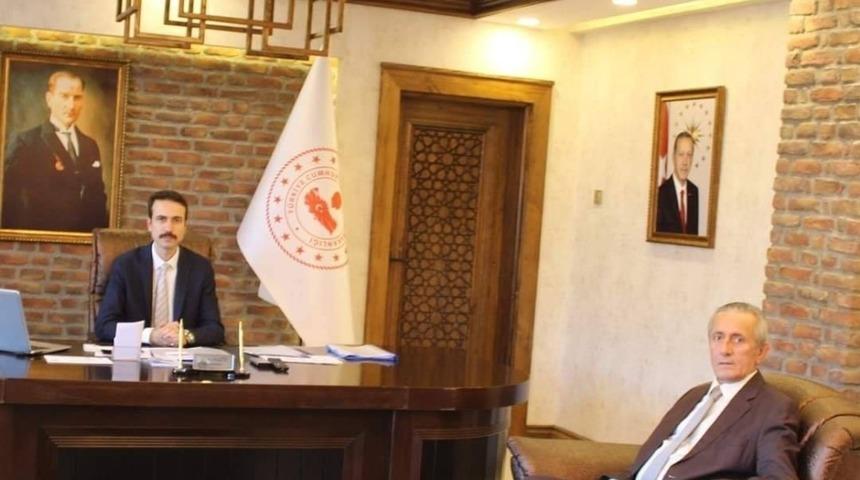 Kaymakam A&ccedil;ıkg&ouml;z, &ldquo;İki işadamı iki tane briket ev bağışında bulundu&rdquo;