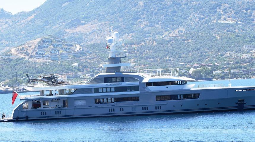 Rus milyarder Bodrum’a milyon dolarlık yat ile geldi, beach kapattı