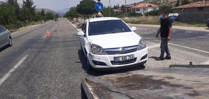 İki otomobil çarpıştı: 1 yaralı G2