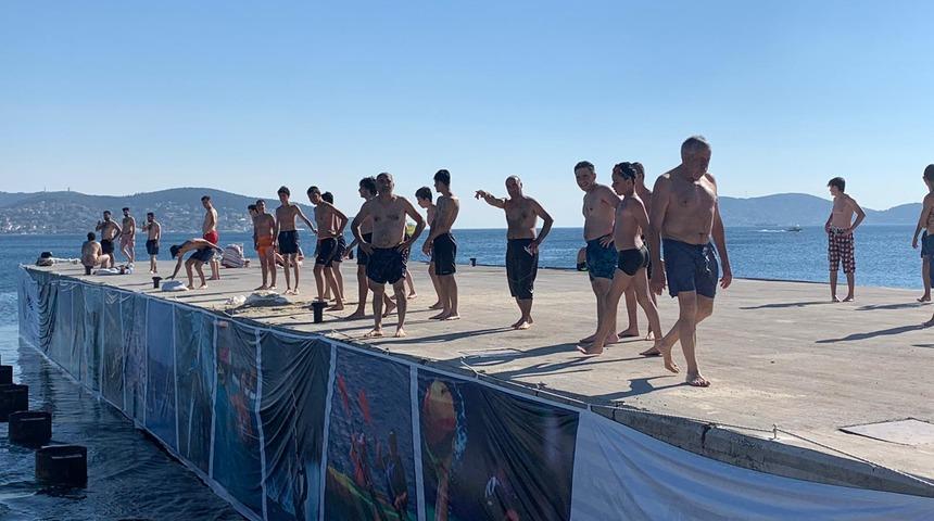 Termometreler 33 dereceyi gösterdi, vatandaş sahile akın etti