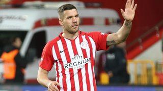 Lukas Podolski'nin dondurma dükkanına saldırı düzenlendi!