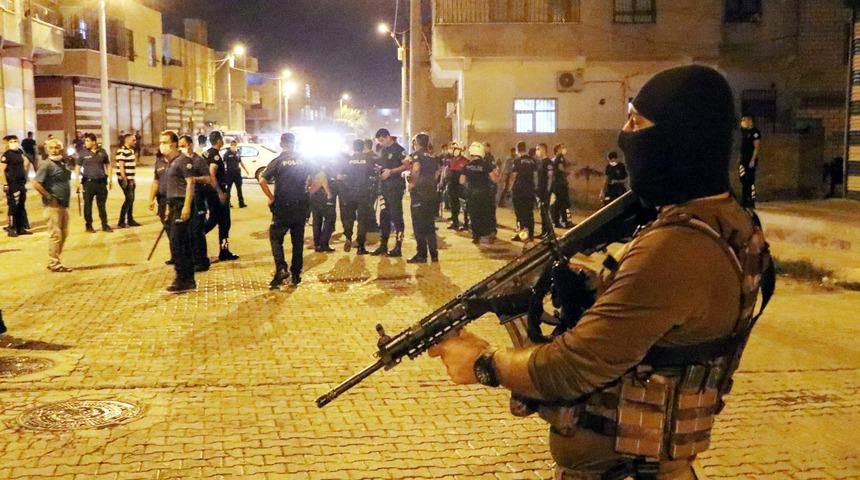 Maske uyarısı yapan polise mukavemet eden 5 kişi gözaltına alındı