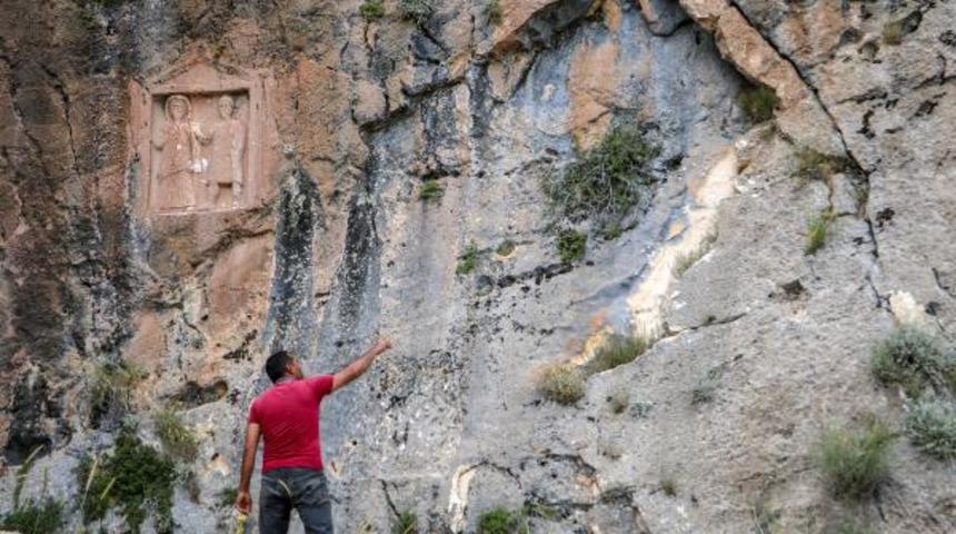 Yer: Antalya! Defineciler 2 bin yıllık eserleri parçaladı