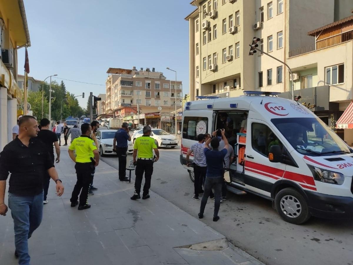 Besni&rsquo;de bı&ccedil;aklı kavga