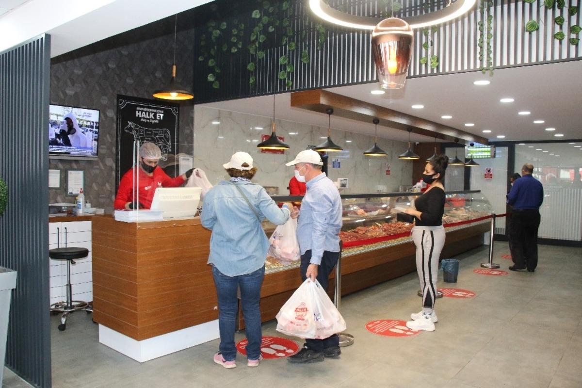 &rsquo;Halk Et&rsquo;in 3 şubesinde 203 ton et satışı yapıldı