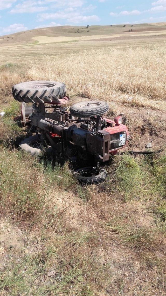 Kontrolden çıkan traktör devrildi, 1 kişi yaralandı