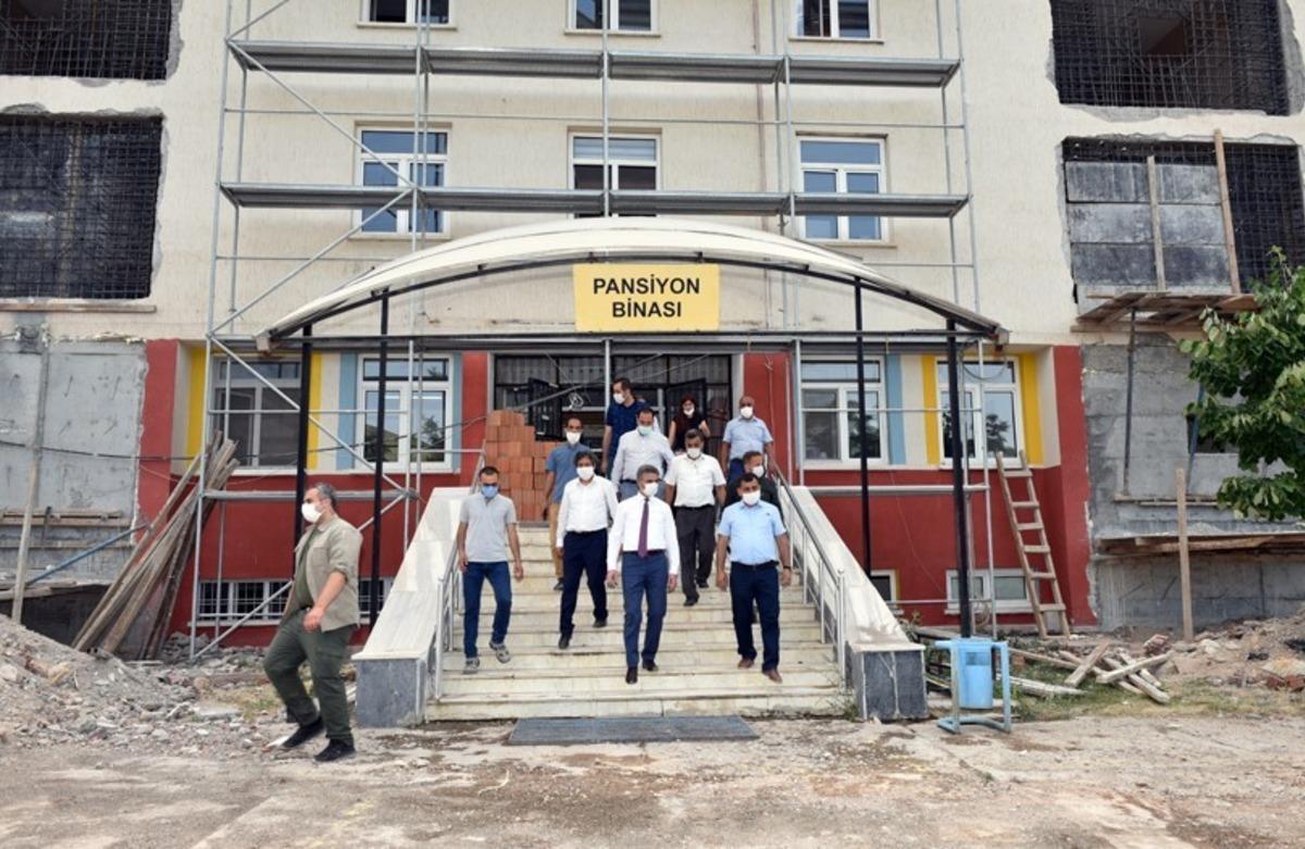 Depremde hasar g&ouml;ren okulların yerine yenisi yapılıyor