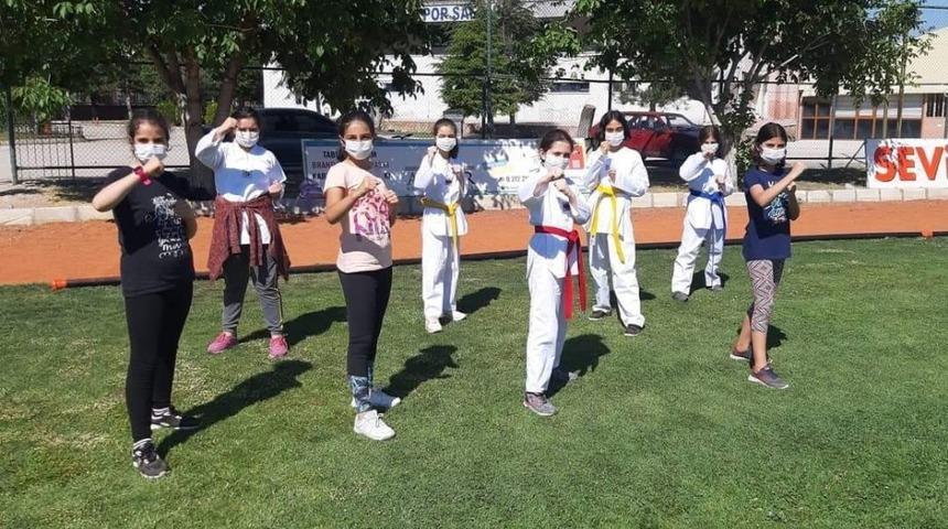 Şuhut&rsquo;ta pandemi dolayıyla ertelenen tekvando kursu tekrar başladı