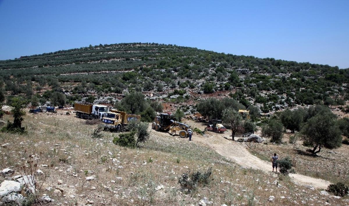 Parmakkurdu Mahallesine yeni yollar a&ccedil;ılıyor