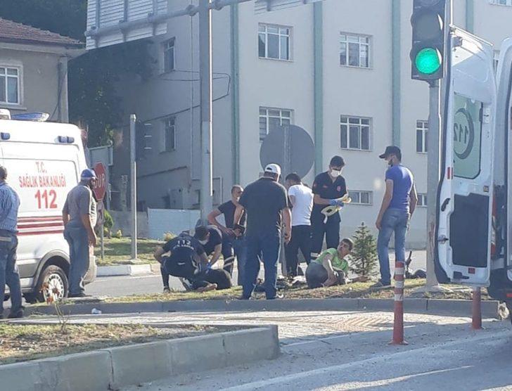 Otomobil ile motosiklet çarpıştı: 2 yaralı G3