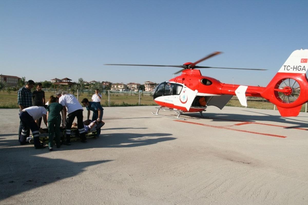 Kalp krizi ge&ccedil;iren tarım iş&ccedil;isi helikopter ambulansla hastaneye sevk edildi
