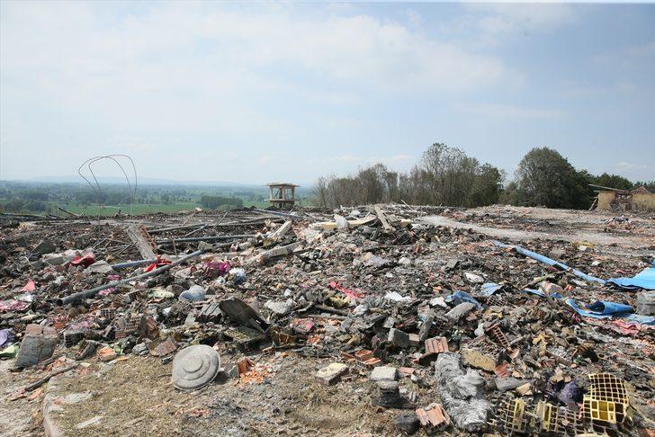 Bakan Kasapoğlu Sakarya'daki patlama alanını inceledi G4