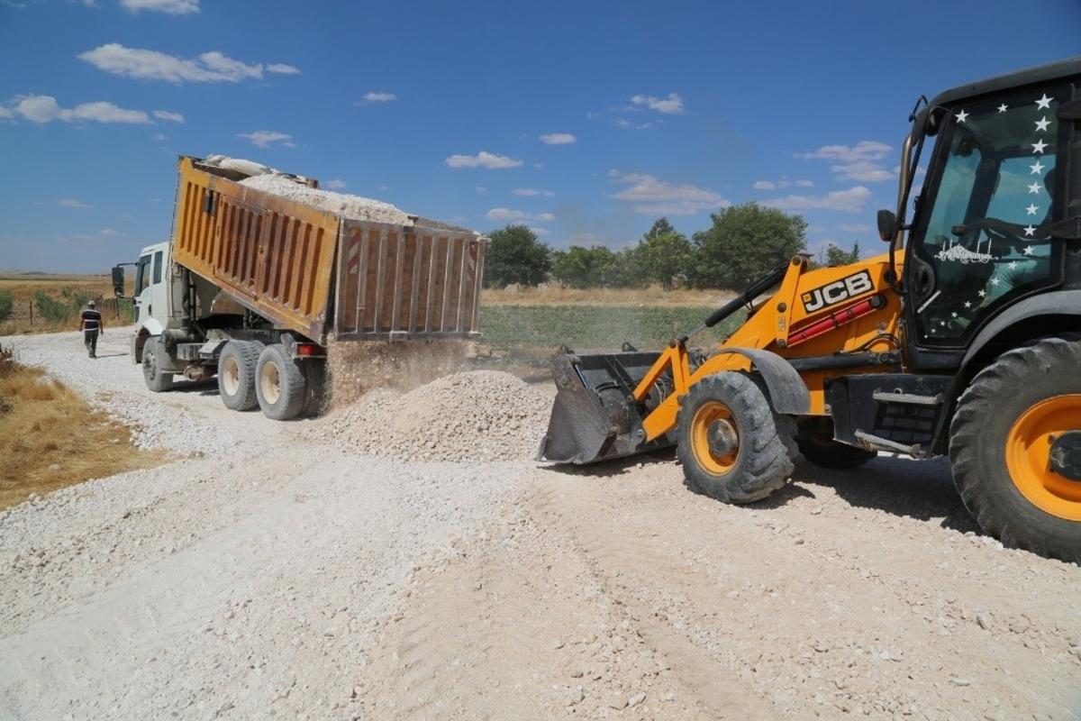 Haliliye&rsquo;de yol yapım &ccedil;alışmaları devam ediyor