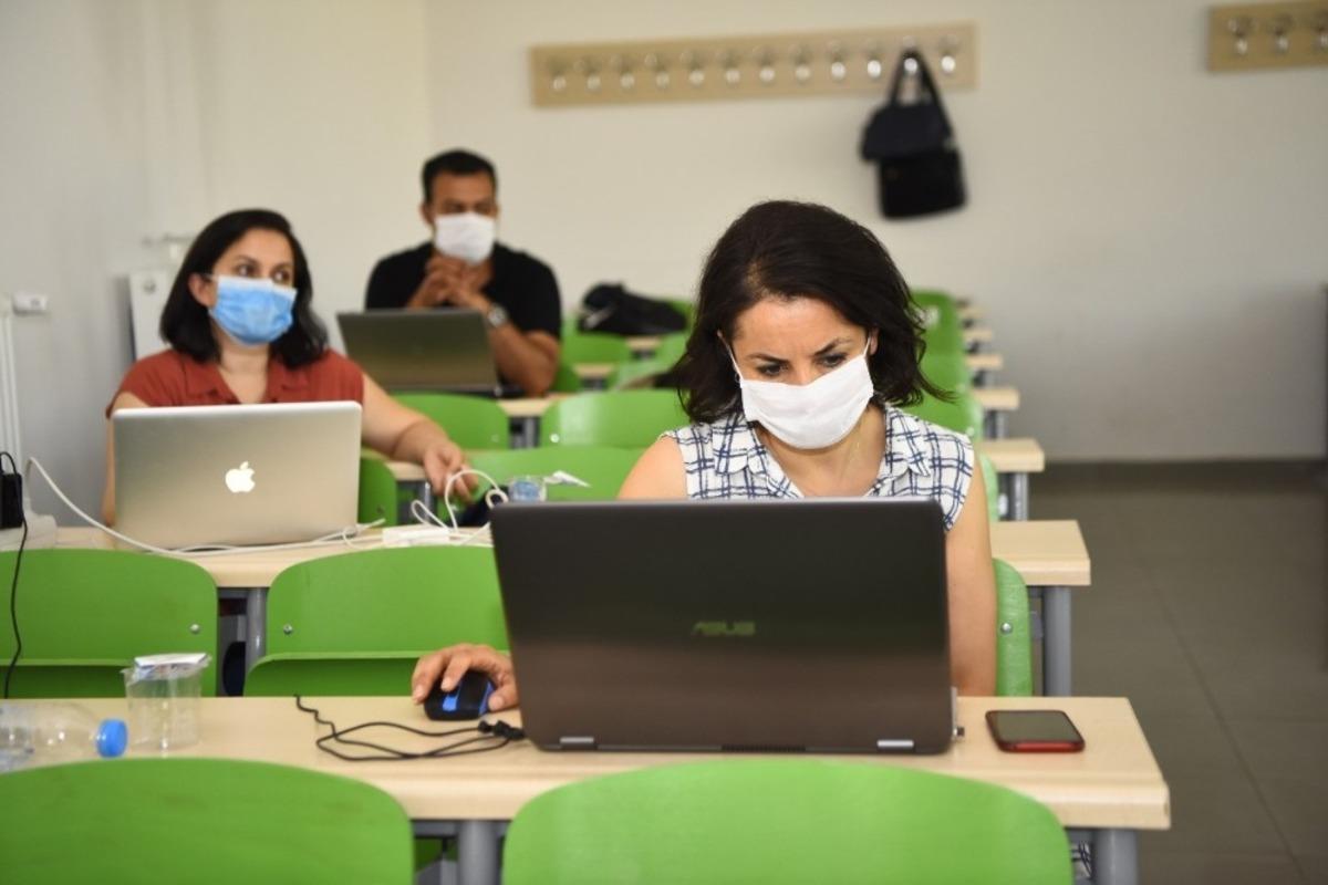Eğitim fak&uuml;ltesinden &ouml;ğretim elemanlarına uzaktan eğitim dersleri
