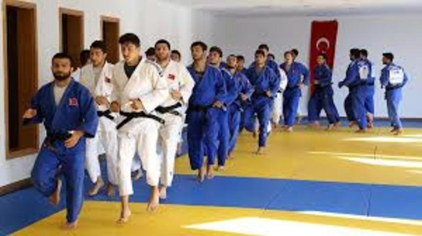 Milli judocular Kovid-19 testine girdi