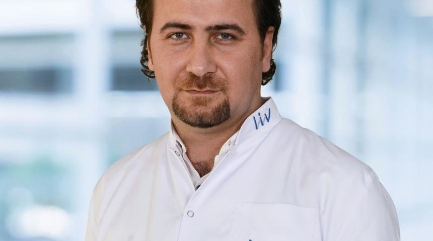 Uzm. Dr. Erdal Irmak: “Bebekler 2 yaşına kadar ayakkabı giymemeli”