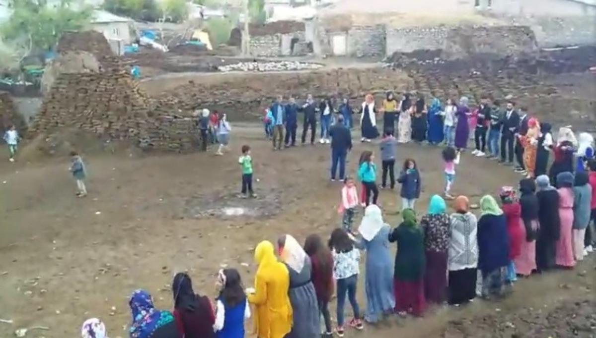 Kars&rsquo;ta k&ouml;y d&uuml;ğ&uuml;nlerinde kurallar yok sayılıyor