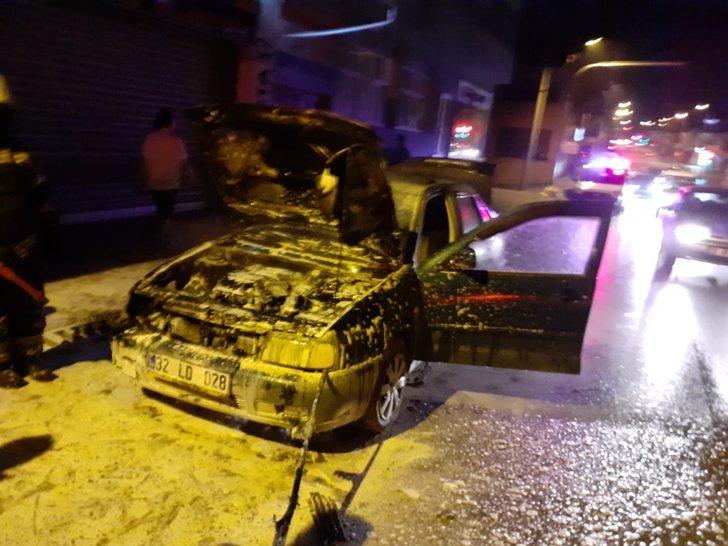 Seyir halindeki otomobilden bir anda dumanlar yükseldi G2