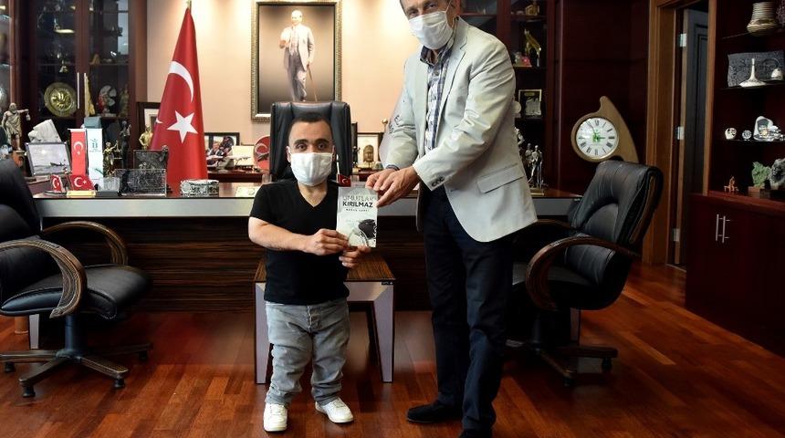 Bedensel engelli gençten Ataç’a ziyaret