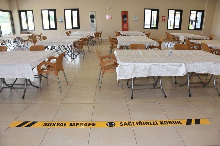 Funda Avcı Toplum Merkezi sosyal mesafeli ilk düğün için hazır G2