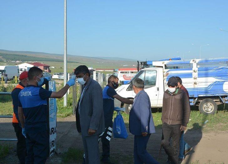 Covid-19 nedeniyle kapatılan Ardahan canlı hayvan pazarı yeniden açıldı G2