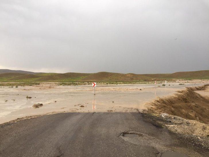 Başkale’de sağanak sele neden oldu G4