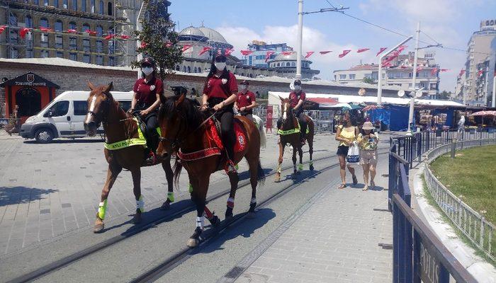 Atlı polisler Taksim’de maske ve sosyal mesafe denetimi yaptı