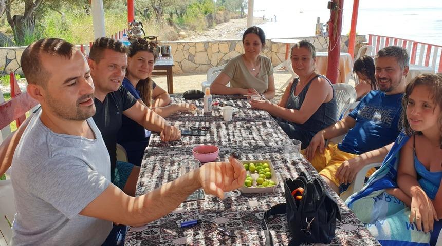 Kampta g&ouml;r&uuml;len Gergedan b&ouml;ceği, tatilcilerin ilgi odağı oldu