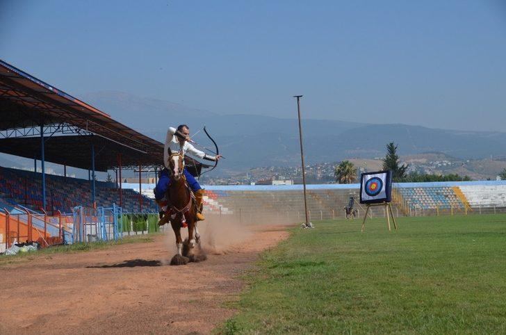 İskenderun’da okçular nefes kesti G2