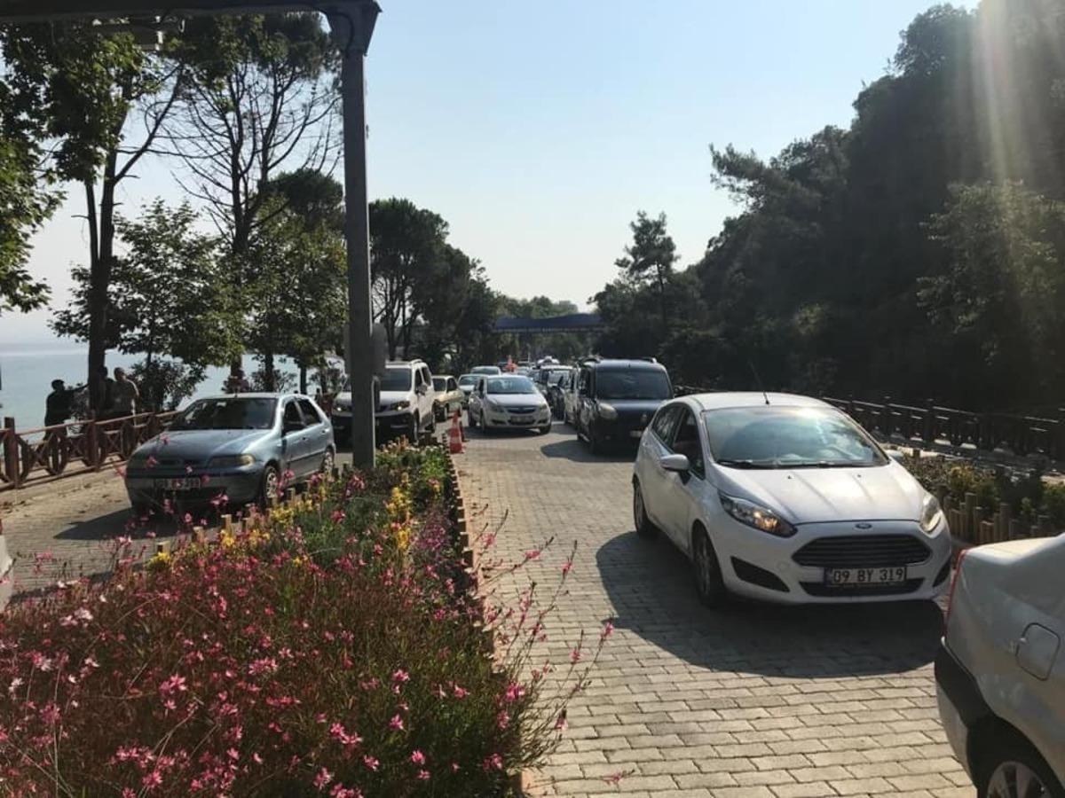 Kuşadası milli parkı ara&ccedil; girişine kapatıldı