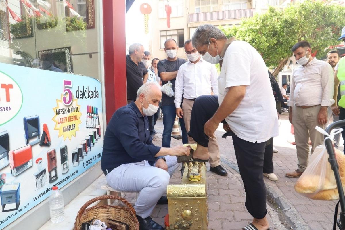 Başkan G&uuml;ltak, İstiklal caddesi esnafını ziyaret etti