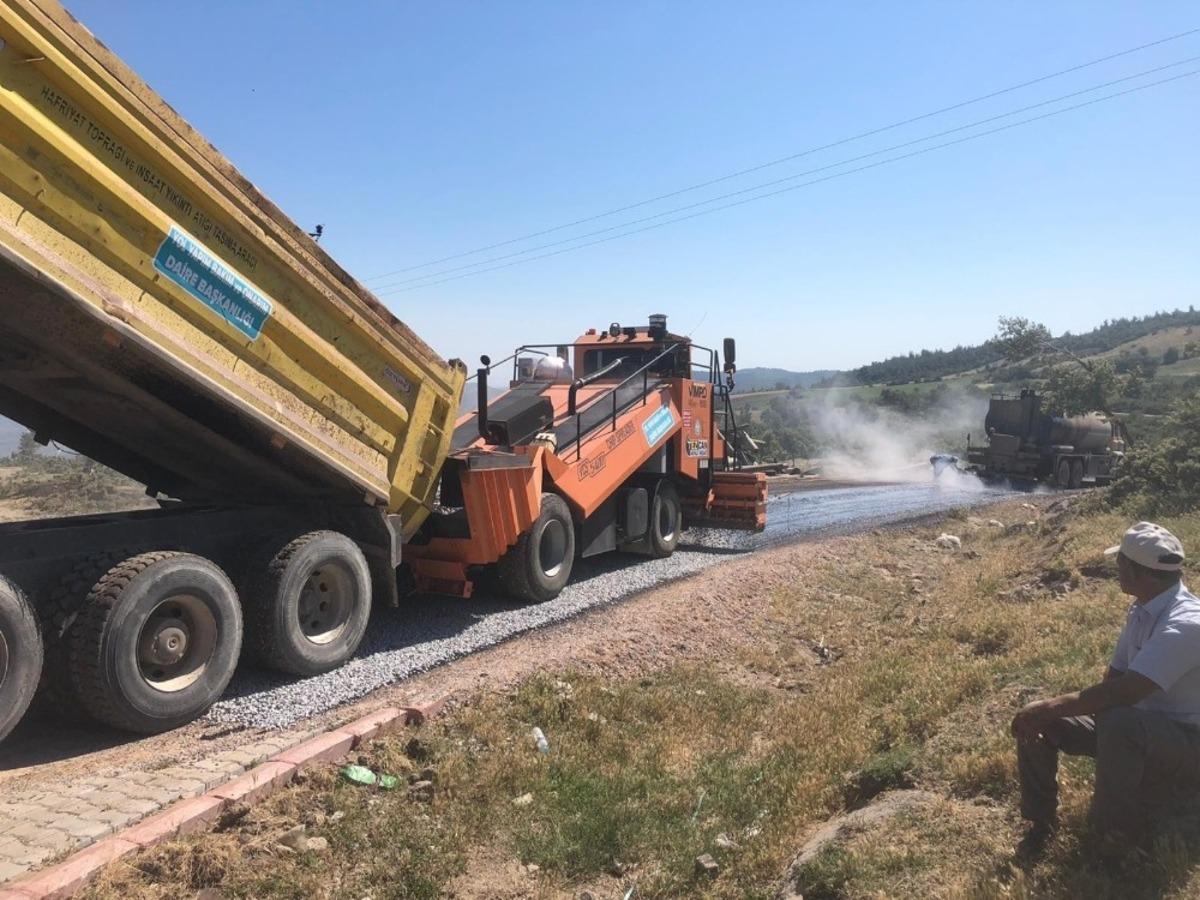 Manisa&rsquo;da 11 kilometrelik grup yolunda asfalt uygulaması başladı