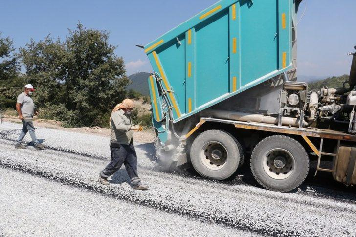 Manisa’da 11 kilometrelik grup yolunda asfalt uygulaması başladı G2