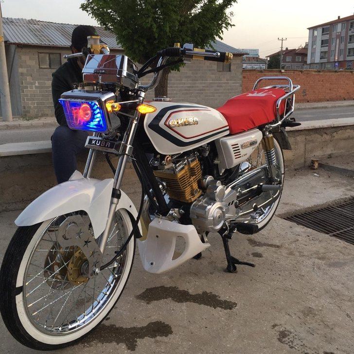 Park halindeki motosikleti çalan şahıslar kayıplara karıştı G1