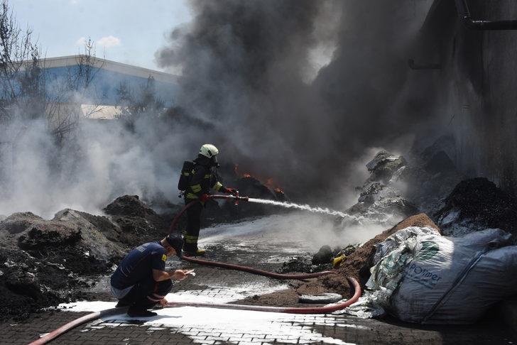 Konya'da, geri dönüşüm deposu ve palet atölyesinde yangın