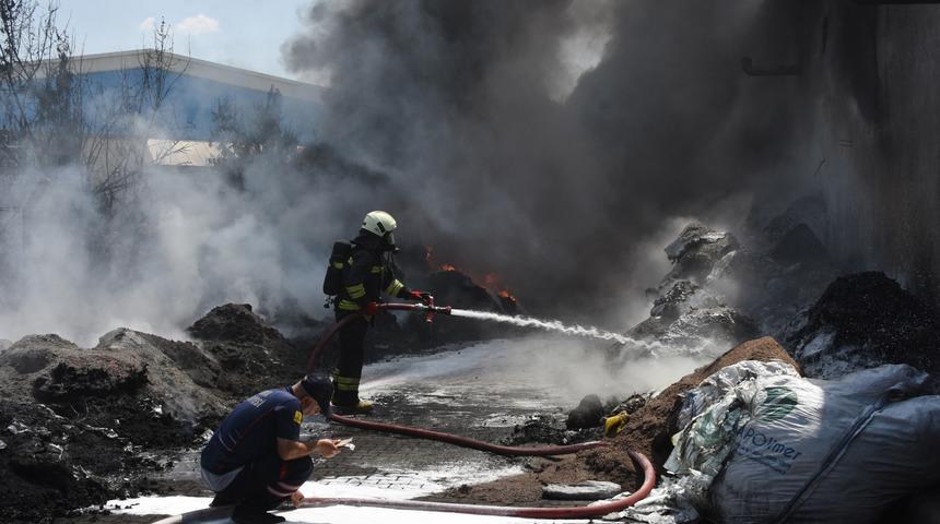 Konya'da, geri d&ouml;n&uuml;ş&uuml;m deposu ve palet at&ouml;lyesinde yangın