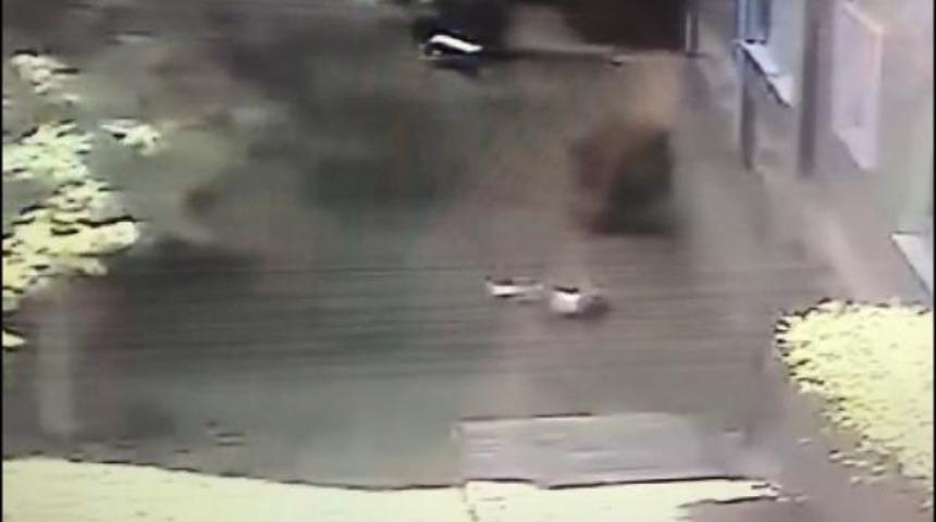 Korkun&ccedil; olay! 12. kattan d&uuml;şerek hayatını kaybetti