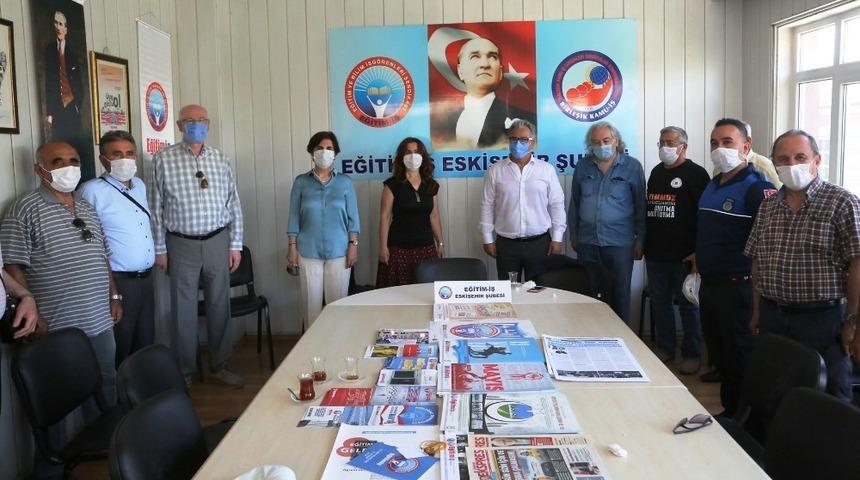 Başkan Kurt Eğitim-İş&rsquo;i ziyaret etti