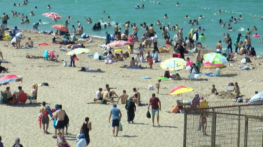 İstanbullular hafta sonu plajlara akın etti